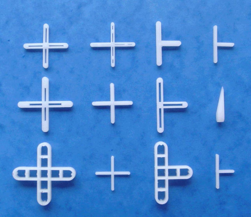 Щоб витримувати однакові зазори застосовують спеціальні хрестики, які продаються різних розмірів