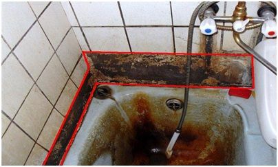 Під ванною виникає вогкість від проникнення вологи через щілину між сантехпрібора і стінкою