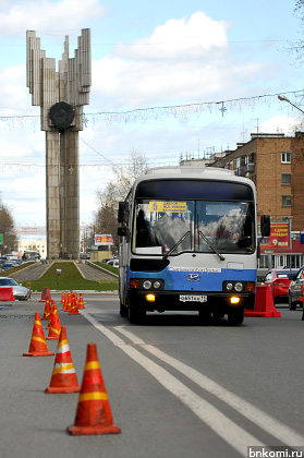 29 в Сиктивкарі, в кількості близько 70 осіб заблокували автобусом «Ікарус -280 »основний виїзд автотранспорту (маршрутних автобусів по території міста) з території підприємства ТОВ« Альфа-Транс »