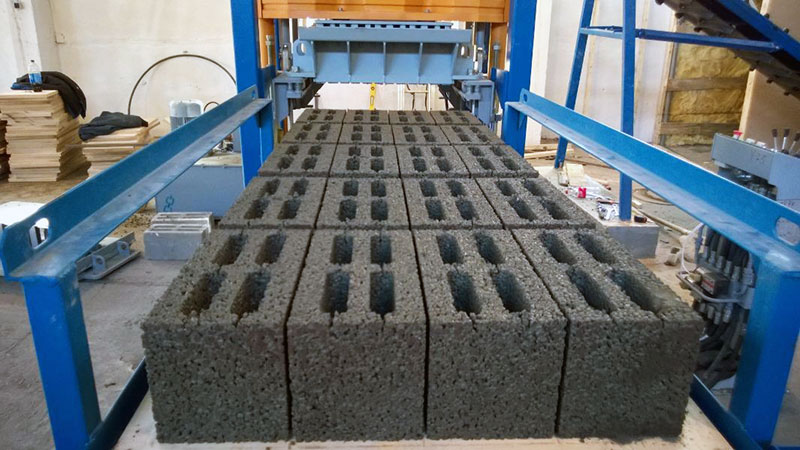 Будматеріал керамзитобетон відноситься до категорії легких бетонів