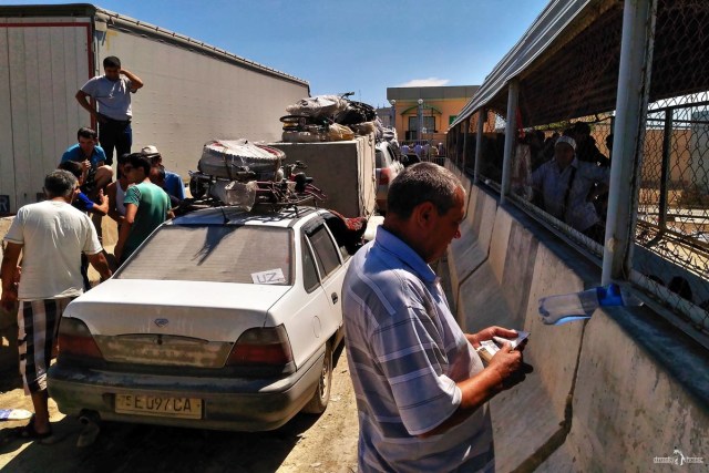 Огляд автомобіля та особистих речей при в'їзді в Узбекистан дуже ретельний